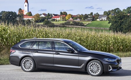 2021 BMW 5 Series Touring Side Wallpapers 450x275 (68)