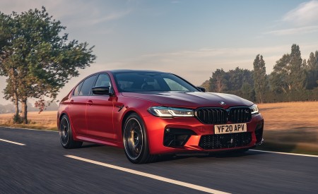 2021 BMW M5 Competition (UK-Spec) Front Three-Quarter Wallpapers  450x275 (1)