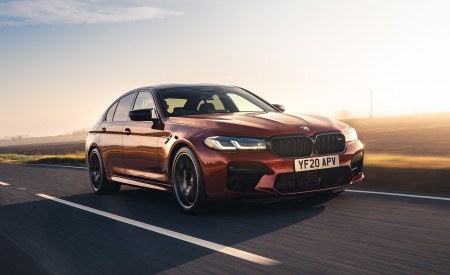 2021 BMW M5 Competition (UK-Spec) Front Three-Quarter Wallpapers  450x275 (10)