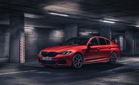 2021 BMW M5 Competition (UK-Spec) Front Three-Quarter Wallpapers 450x275 (17)