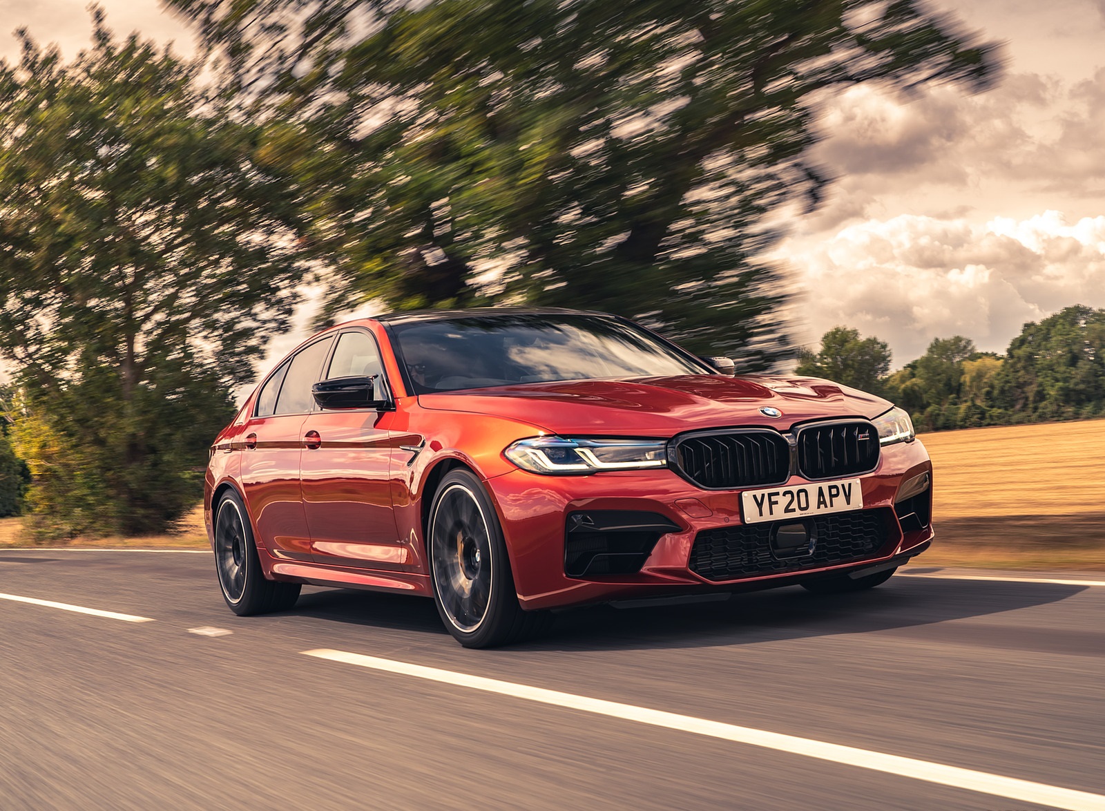 2021 BMW M5 Competition (UK-Spec) Front Three-Quarter Wallpapers (2)