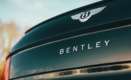 2021 Bentley Flying Spur V8 Badge Wallpapers 450x275 (48)