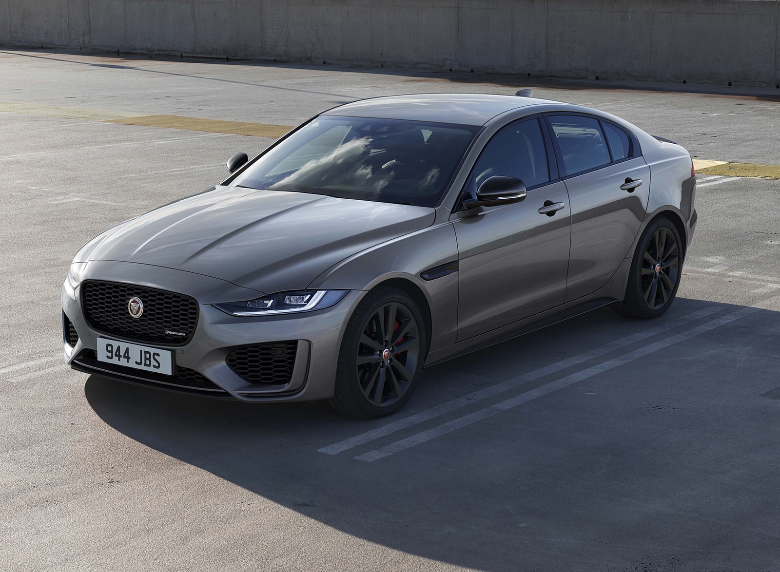 2021 Jaguar XE Front Three-Quarter Wallpapers (1)