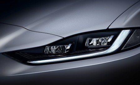 2021 Jaguar XE Headlight Wallpapers 450x275 (15)