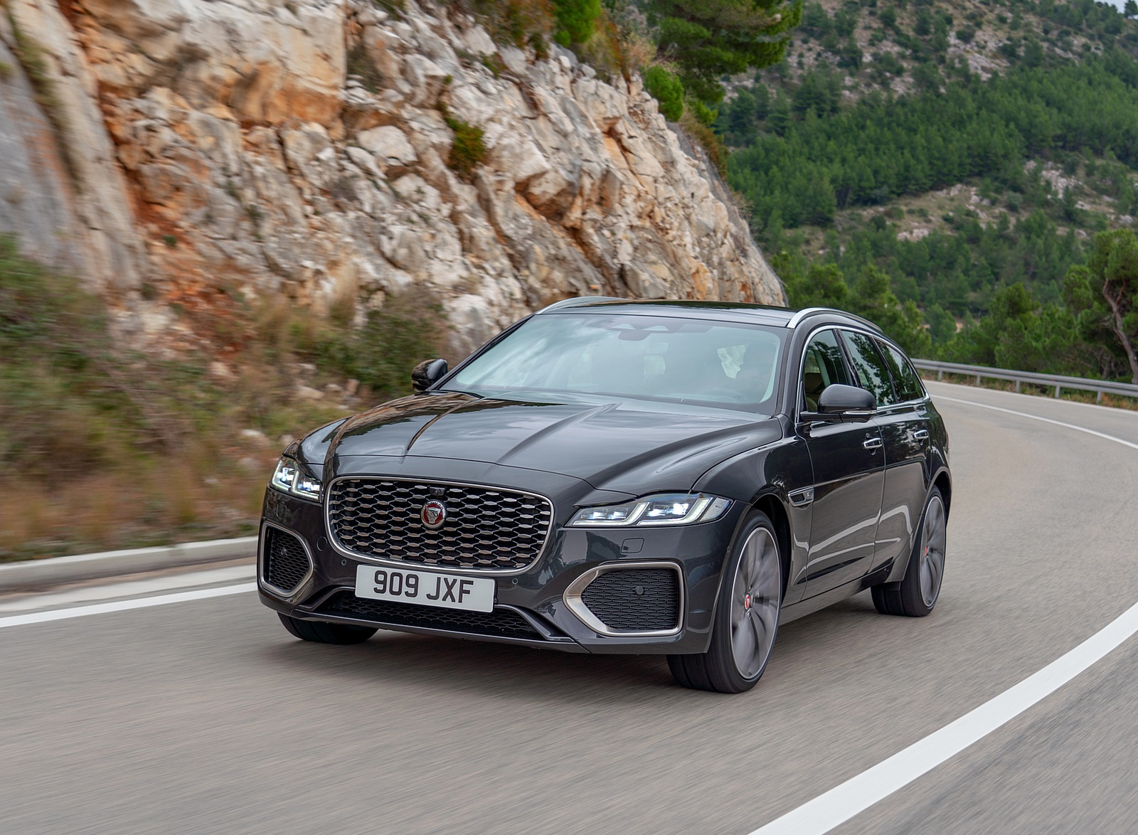 2021 Jaguar XF Sportbrake Front Three-Quarter Wallpapers  (1). Download Wallpaper