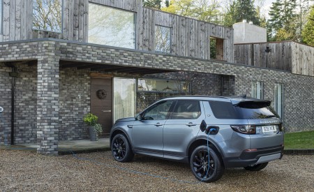 2021 Land Rover Discovery Sport P300e PHEV Charging Wallpapers 450x275 (8)