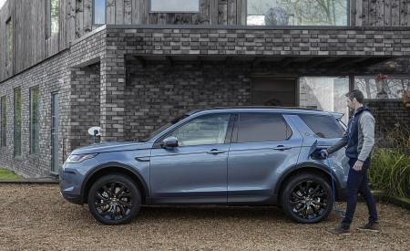 2021 Land Rover Discovery Sport P300e PHEV Charging Wallpapers 450x275 (7)
