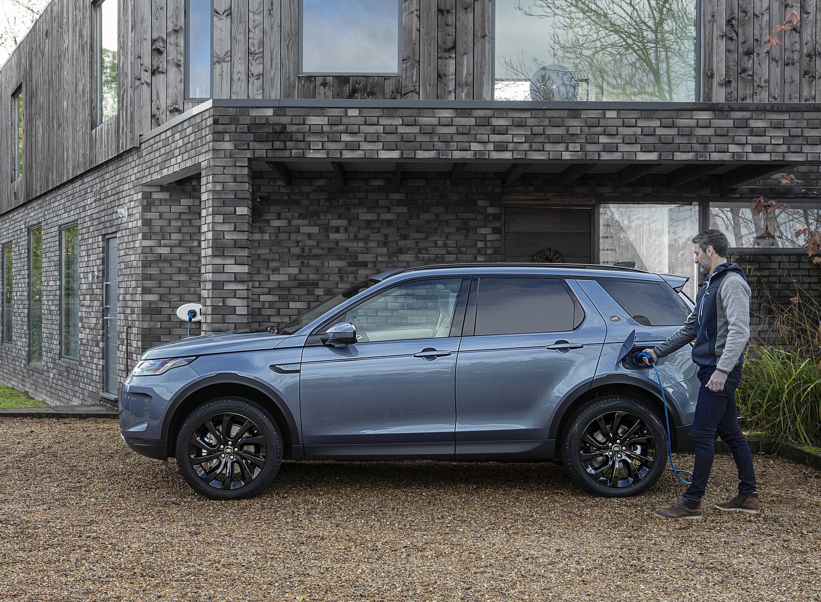 2021 Land Rover Discovery Sport P300e PHEV Charging Wallpapers #7 of 16