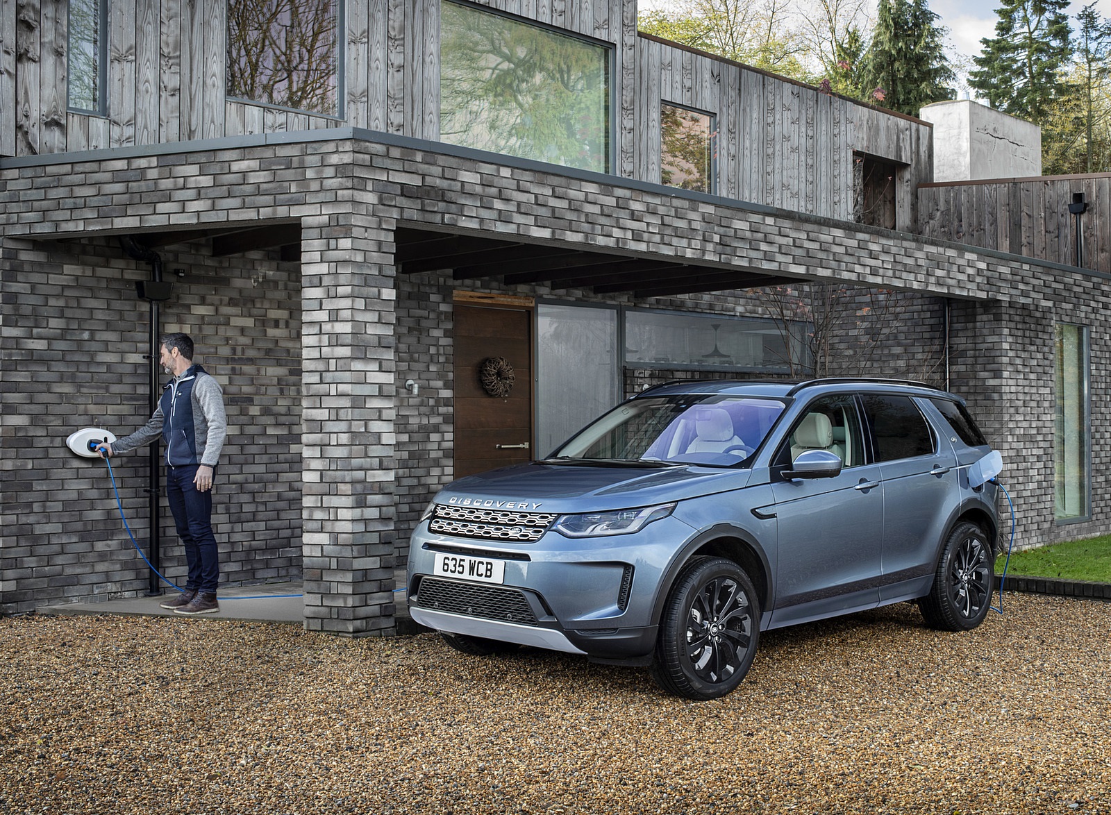 2021 Land Rover Discovery Sport P300e PHEV Front Three-Quarter Wallpapers (5)