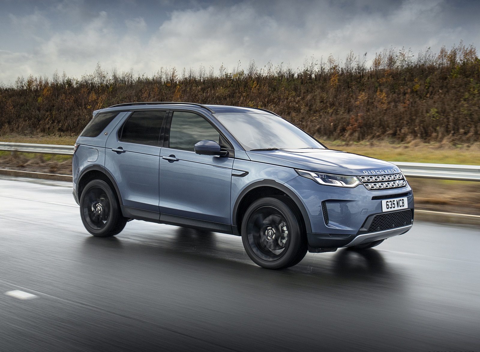 2021 Land Rover Discovery Sport P300e PHEV Front Three-Quarter Wallpapers (2)