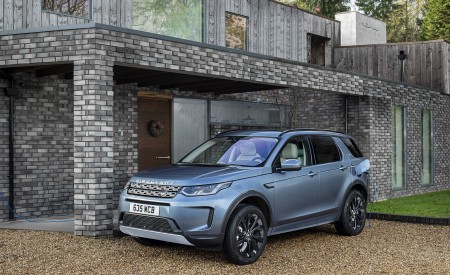 2021 Land Rover Discovery Sport P300e PHEV Front Three-Quarter Wallpapers 450x275 (4)
