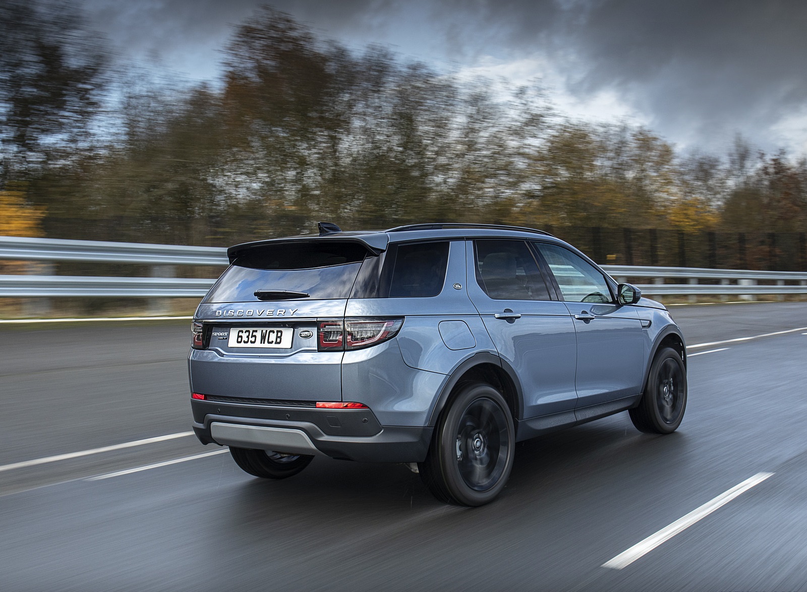 2021 Land Rover Discovery Sport P300e PHEV Rear Three-Quarter Wallpapers #3 of 16