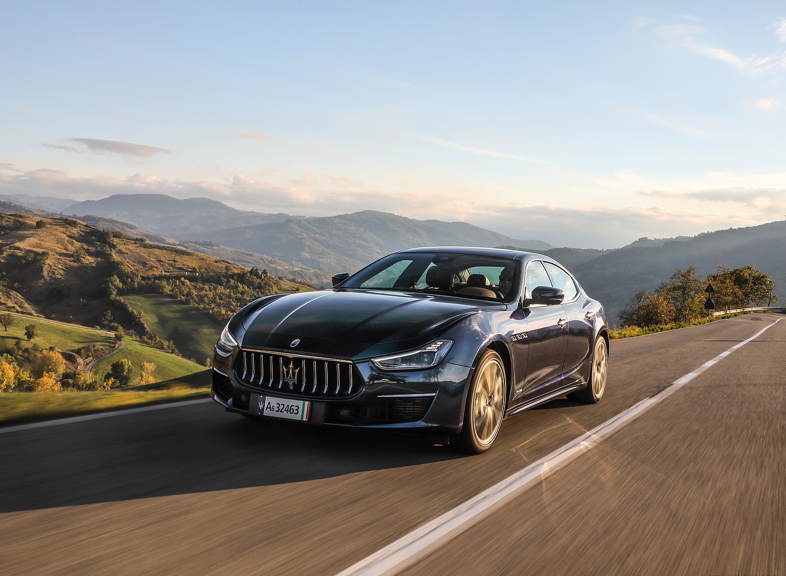 2021 Maserati Ghibli SQ4 GranLusso Front Three-Quarter Wallpapers (3)