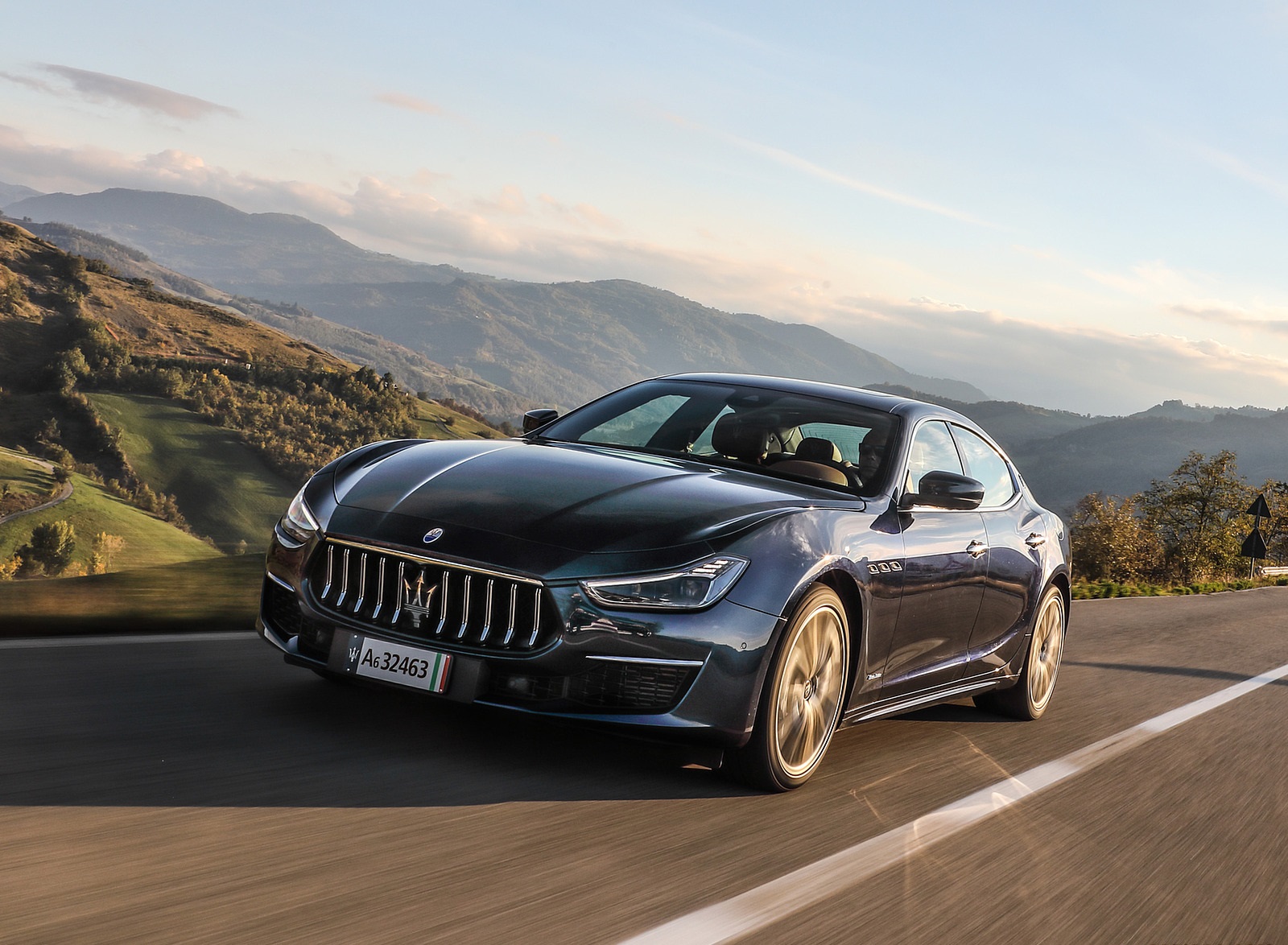 2021 Maserati Ghibli SQ4 GranLusso Front Three-Quarter Wallpapers (4)