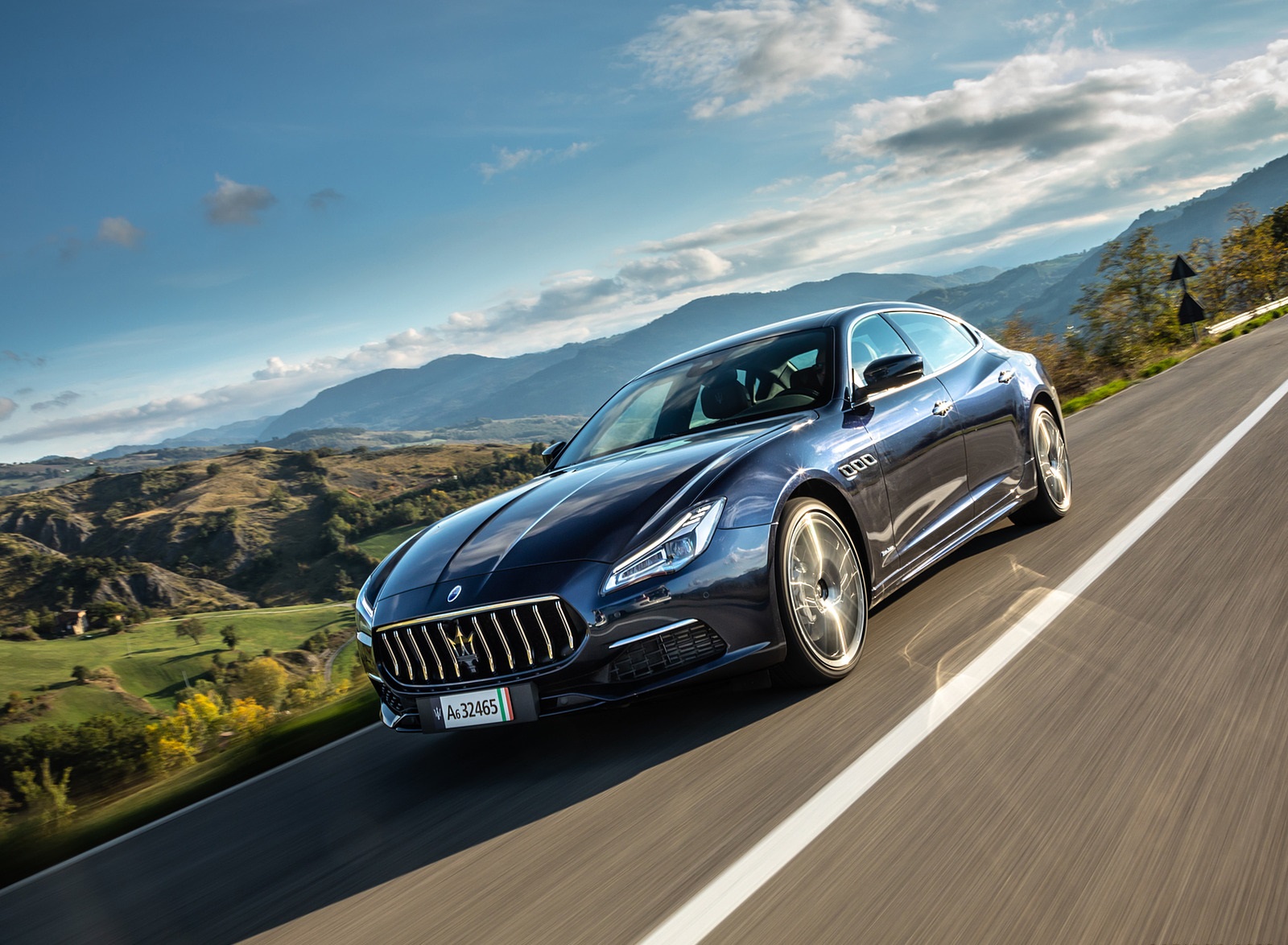 2021 Maserati Quattroporte SQ4 GranLusso Front Three-Quarter Wallpapers (3)