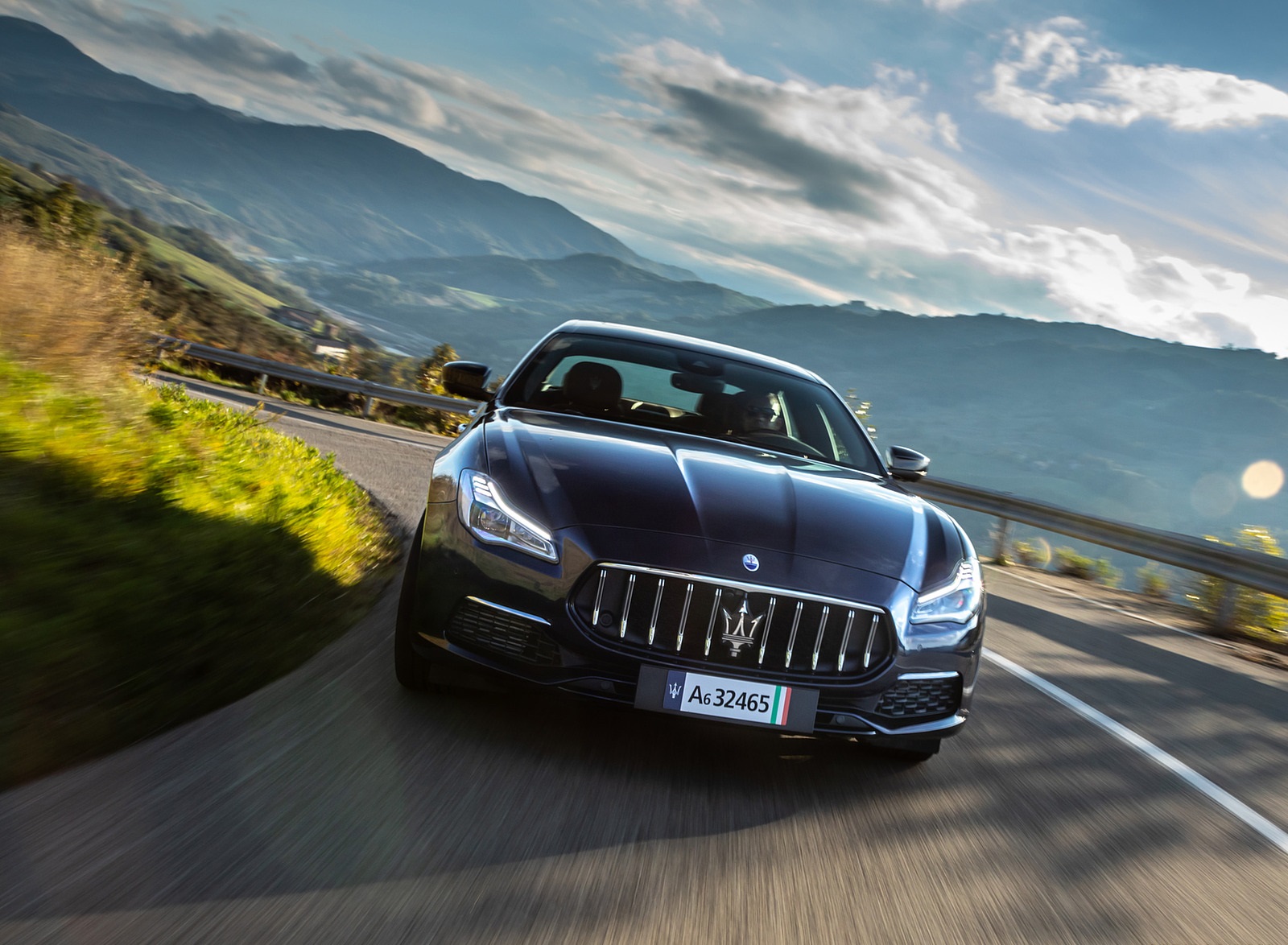 2021 Maserati Quattroporte SQ4 GranLusso Front Wallpapers #7 of 18