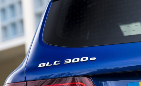 2021 Mercedes-Benz GLC 300 e Plug-In Hybrid (UK-Spec) Badge Wallpapers 450x275 (57)