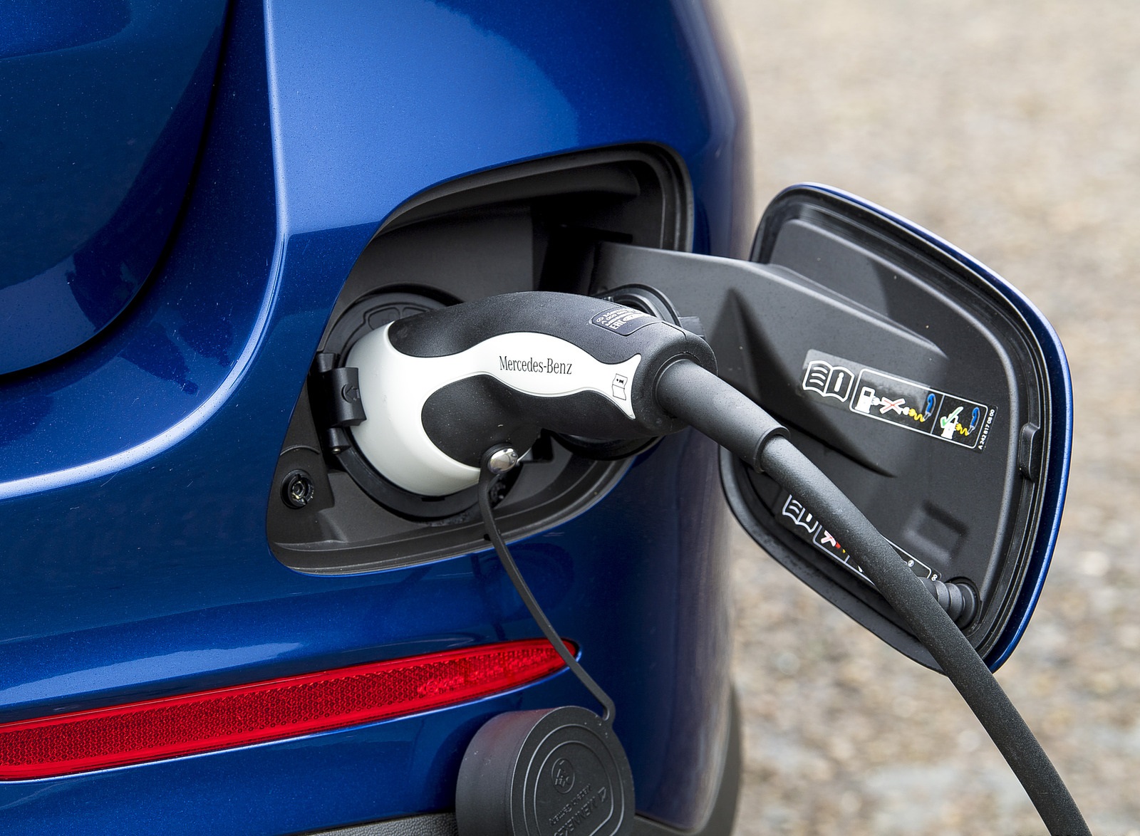 2021 Mercedes-Benz GLC 300 e Plug-In Hybrid (UK-Spec) Charging Wallpapers #62 of 84