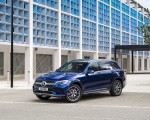 2021 Mercedes-Benz GLC 300 e Plug-In Hybrid (UK-Spec) Front Three-Quarter Wallpapers 150x120 (37)