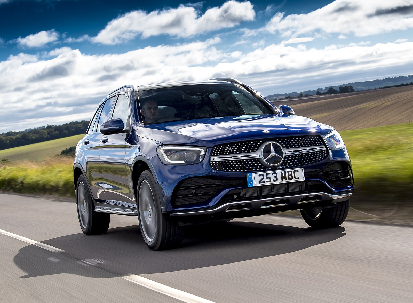 2021 Mercedes-Benz GLC 300 e Plug-In Hybrid (UK-Spec) Front Three-Quarter Wallpapers  (1). Download Wallpaper
