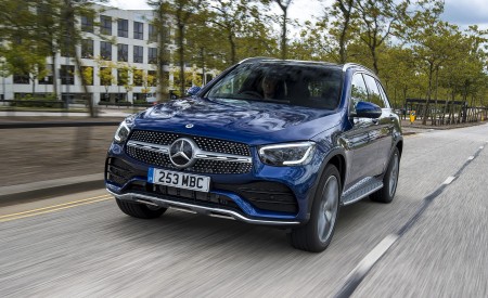 2021 Mercedes-Benz GLC 300 e Plug-In Hybrid (UK-Spec) Front Wallpapers 450x275 (31)