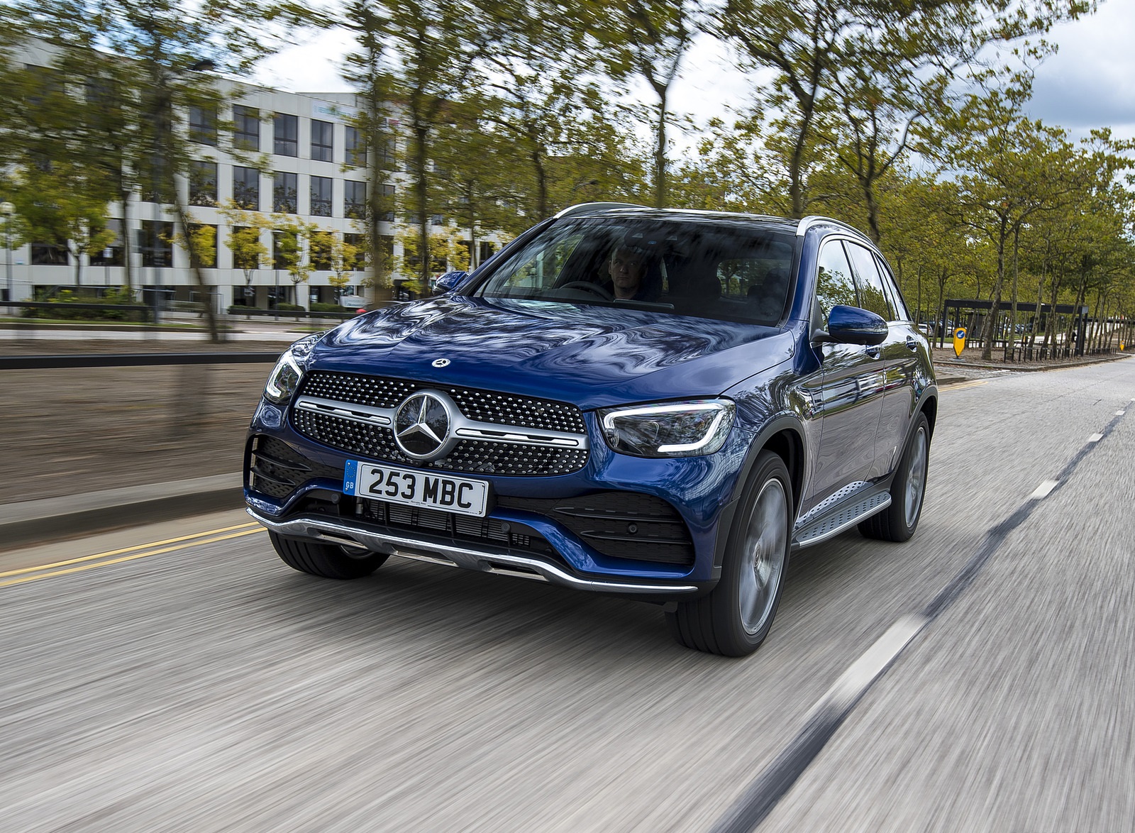 2021 Mercedes-Benz GLC 300 e Plug-In Hybrid (UK-Spec) Front Wallpapers #31 of 84