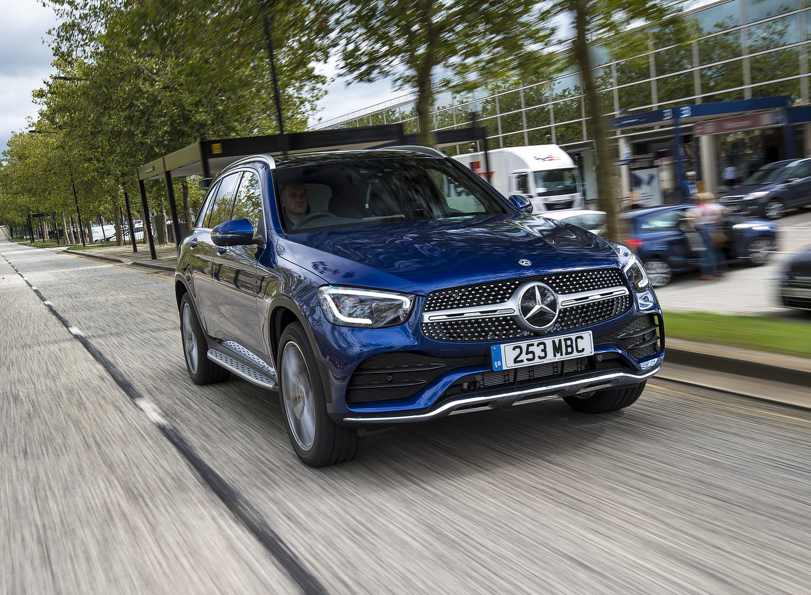 2021 Mercedes-Benz GLC 300 e Plug-In Hybrid (UK-Spec) Front Wallpapers  #32 of 84