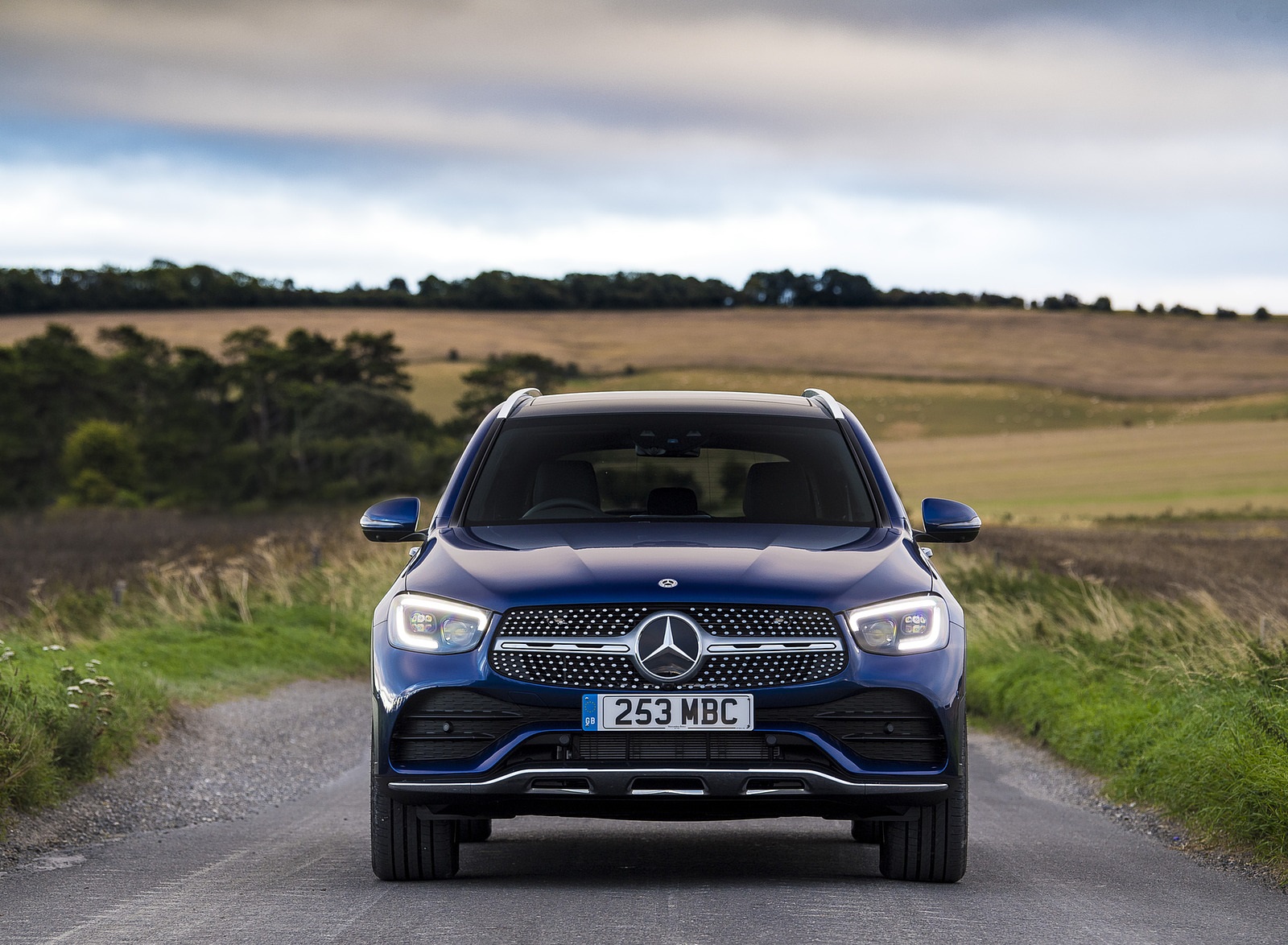 2021 Mercedes-Benz GLC 300 e Plug-In Hybrid (UK-Spec) Front Wallpapers #41 of 84