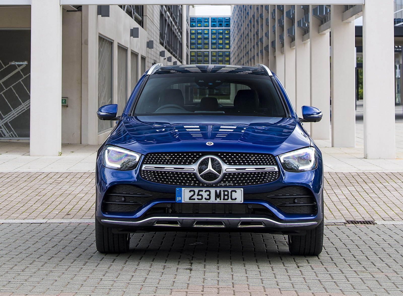 2021 Mercedes-Benz GLC 300 e Plug-In Hybrid (UK-Spec) Front Wallpapers #39 of 84