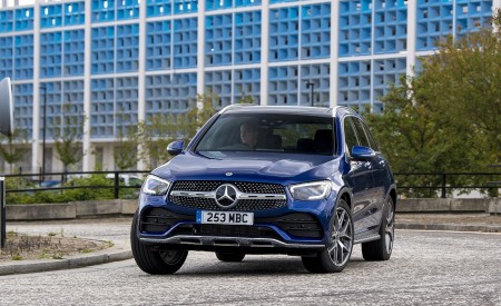2021 Mercedes-Benz GLC 300 e Plug-In Hybrid (UK-Spec) Front Wallpapers 450x275 (27)