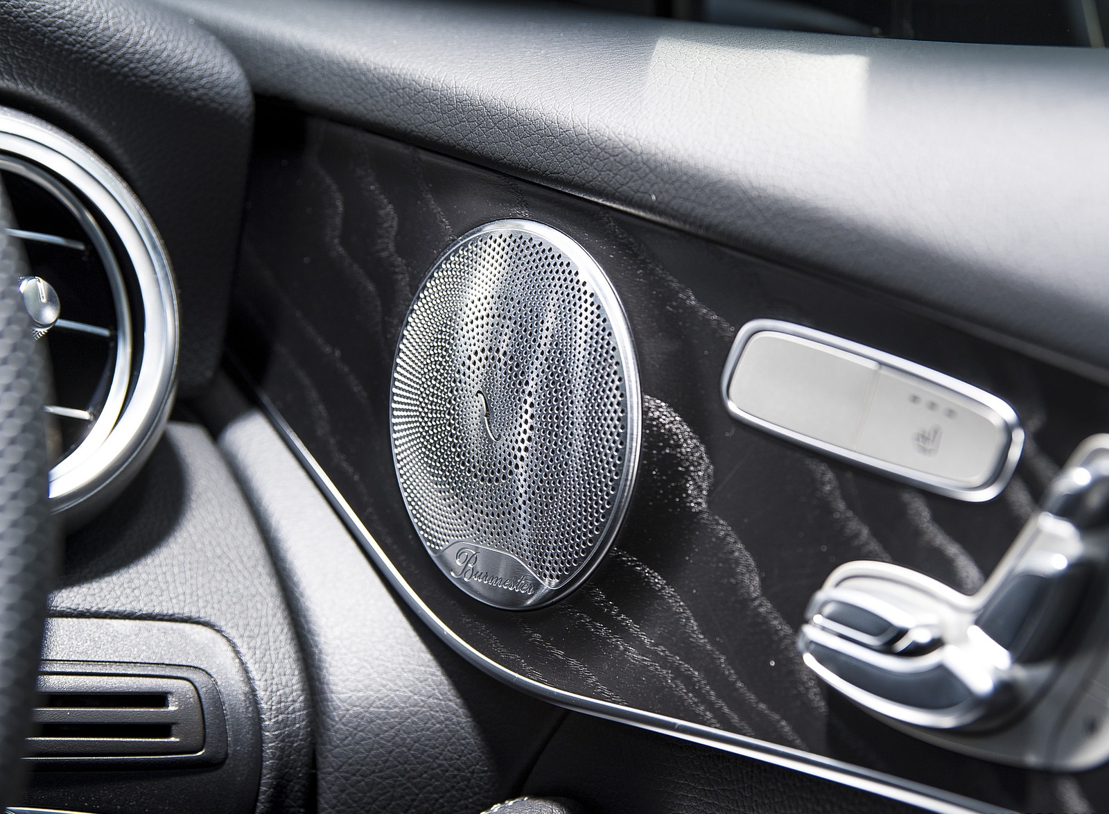 2021 Mercedes-Benz GLC 300 e Plug-In Hybrid (UK-Spec) Interior Detail Wallpapers #77 of 84