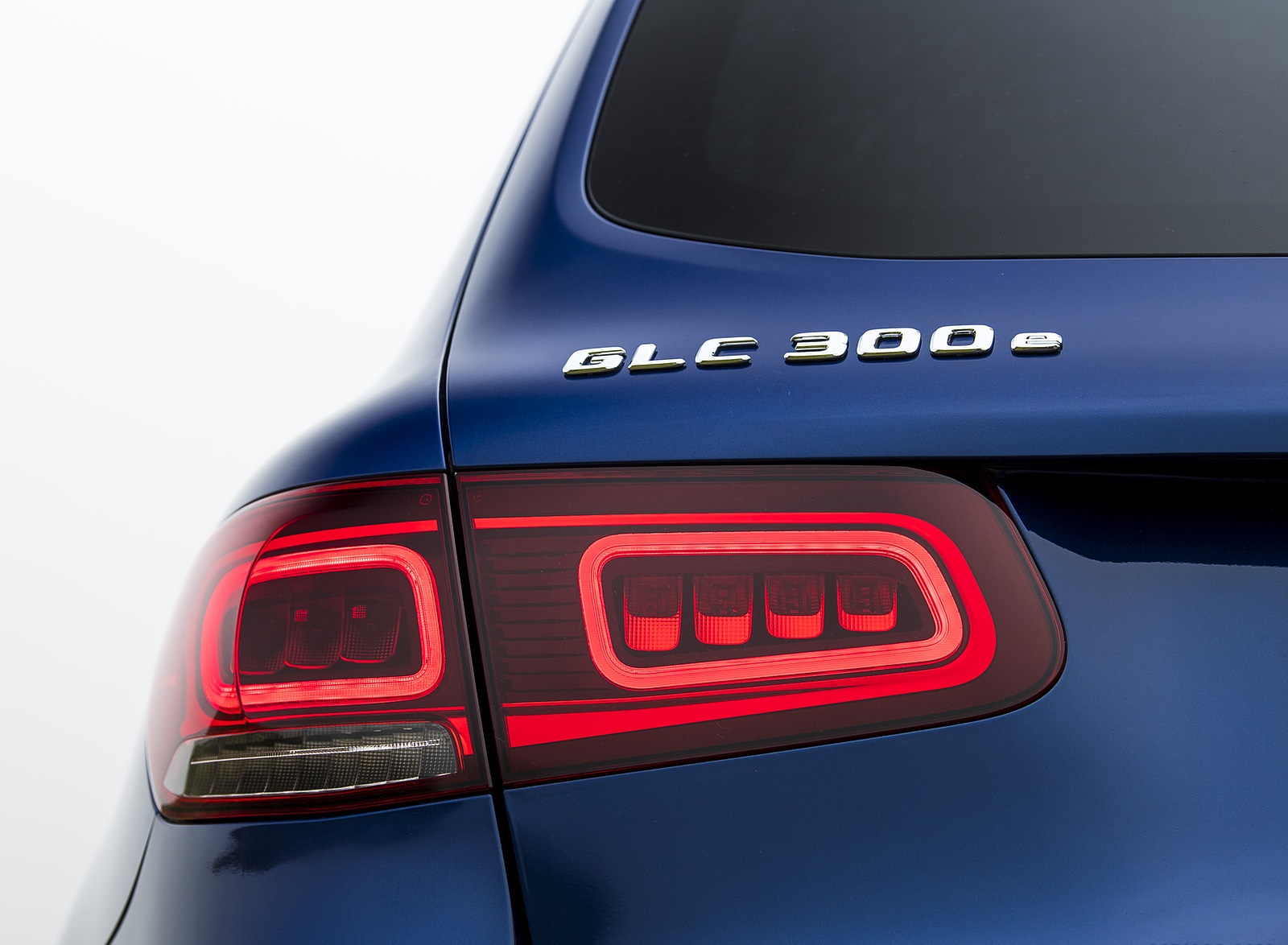 2021 Mercedes-Benz GLC 300 e Plug-In Hybrid (UK-Spec) Tail Light Wallpapers #63 of 84