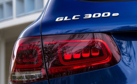 2021 Mercedes-Benz GLC 300 e Plug-In Hybrid (UK-Spec) Tail Light Wallpapers  450x275 (64)