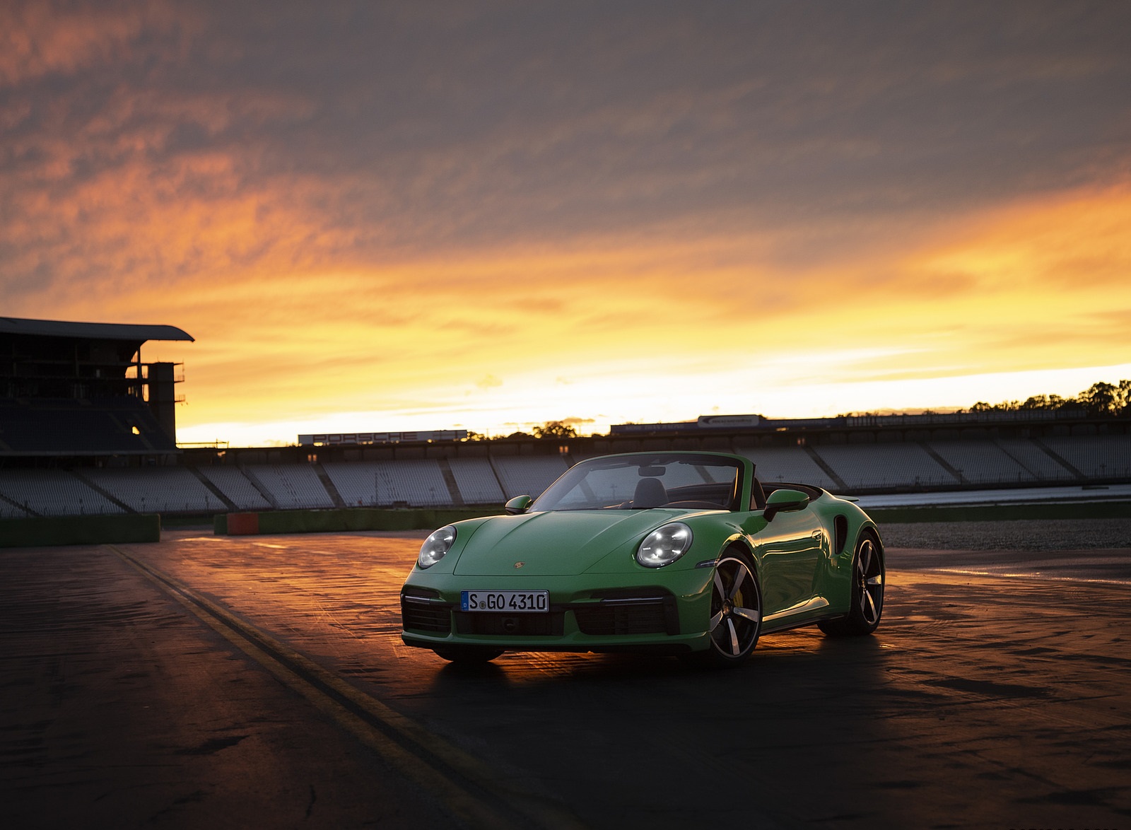 2021 Porsche 911 Turbo Cabrio (Color: Python Green) Front Three-Quarter Wallpapers #32 of 49