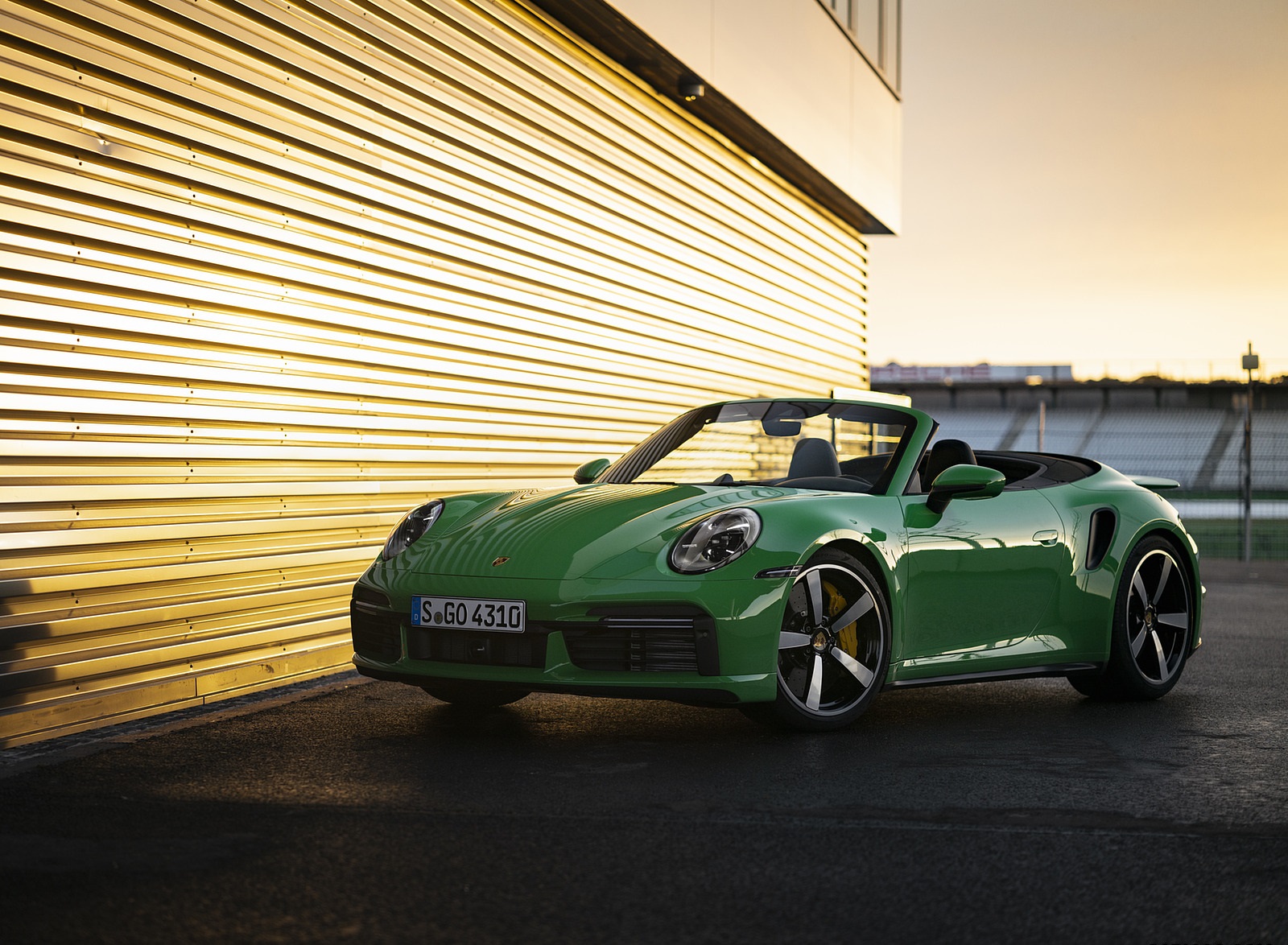 2021 Porsche 911 Turbo Cabrio (Color: Python Green) Front Three-Quarter Wallpapers #34 of 49
