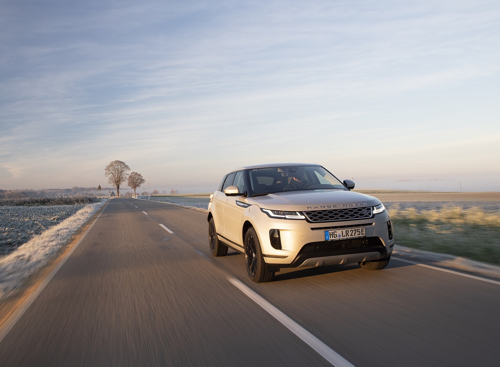 2021 Range Rover Evoque PHEV Front Wallpapers  (4)