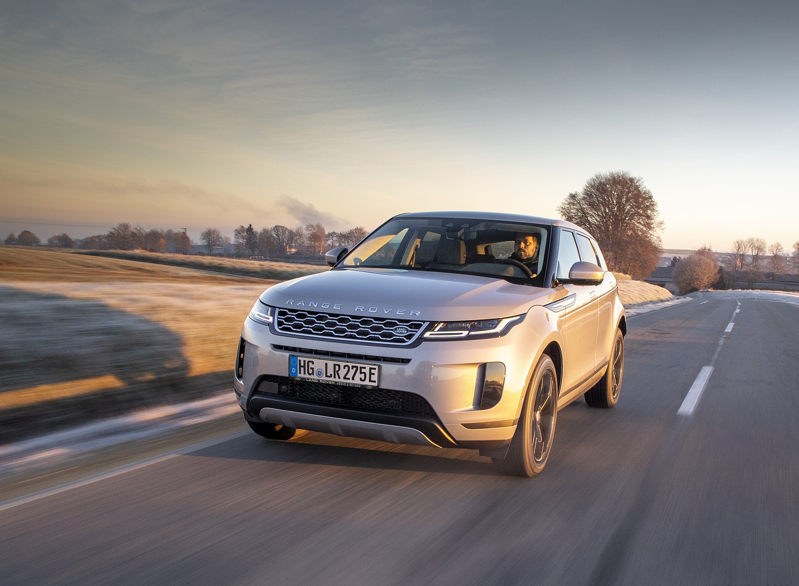 2021 Range Rover Evoque PHEV Front Wallpapers  (2)