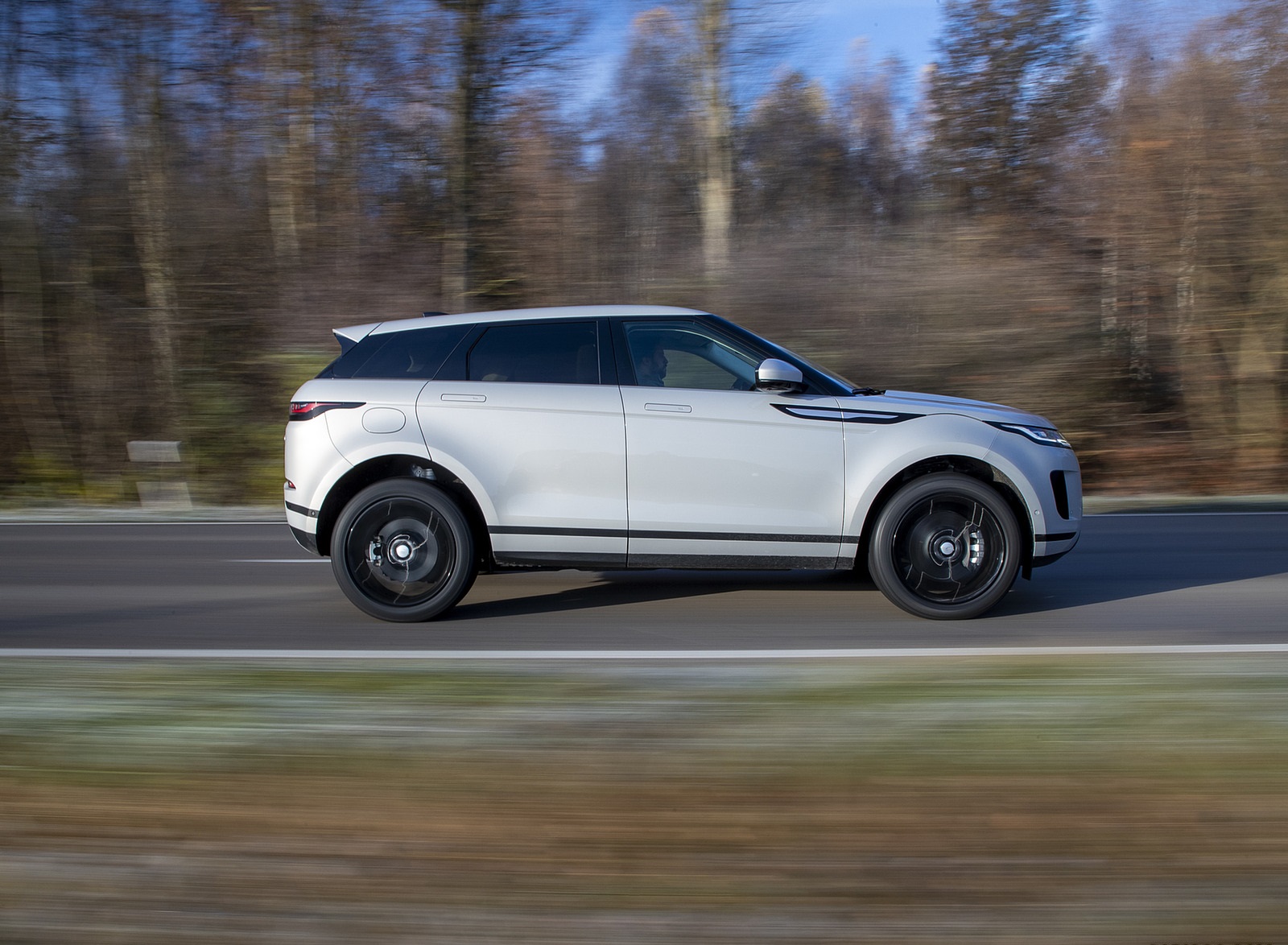 2021 Range Rover Evoque PHEV Side Wallpapers (8)