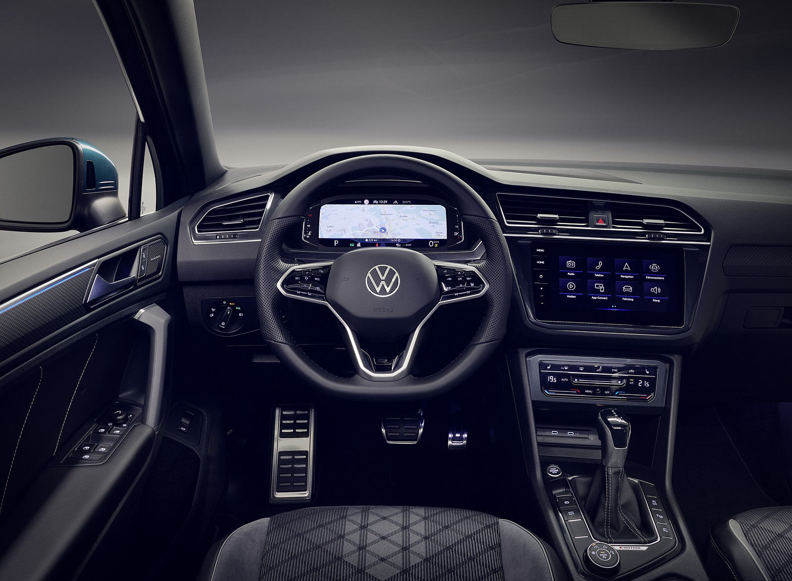 2021 Volkswagen Tiguan Interior Cockpit Wallpapers  #44 of 49
