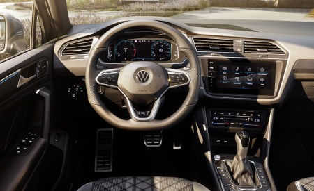 2021 Volkswagen Tiguan Interior Cockpit Wallpapers 450x275 (43)
