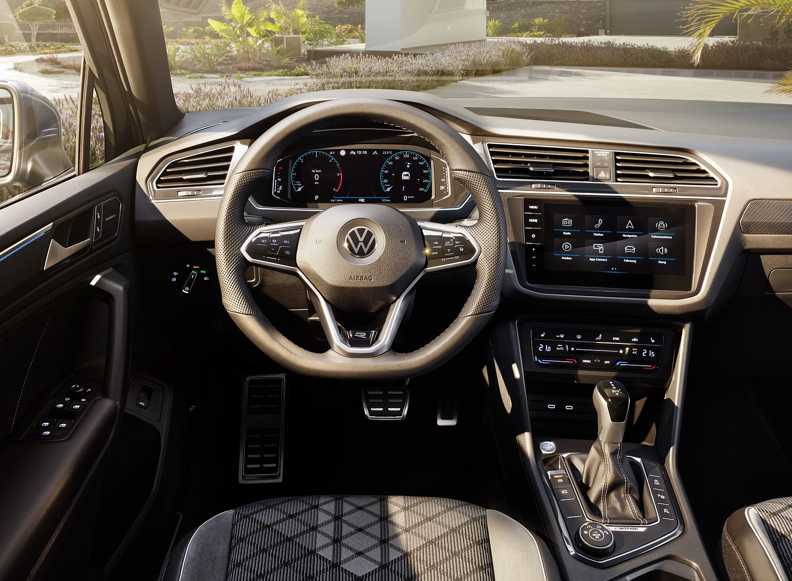 2021 Volkswagen Tiguan Interior Cockpit Wallpapers #43 of 49