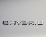 2021 Volkswagen Touareg eHybrid Badge Wallpapers 150x120 (28)