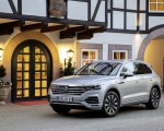 2021 Volkswagen Touareg eHybrid Front Three-Quarter Wallpapers 150x120 (23)