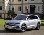 2021 Volkswagen Touareg eHybrid Front Three-Quarter Wallpapers 150x120