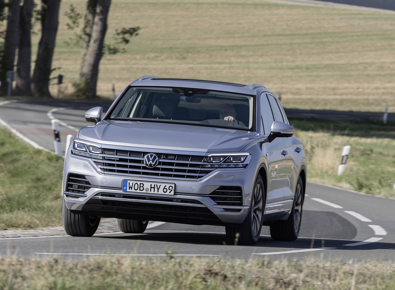 2021 Volkswagen Touareg eHybrid Front Wallpapers  (3)