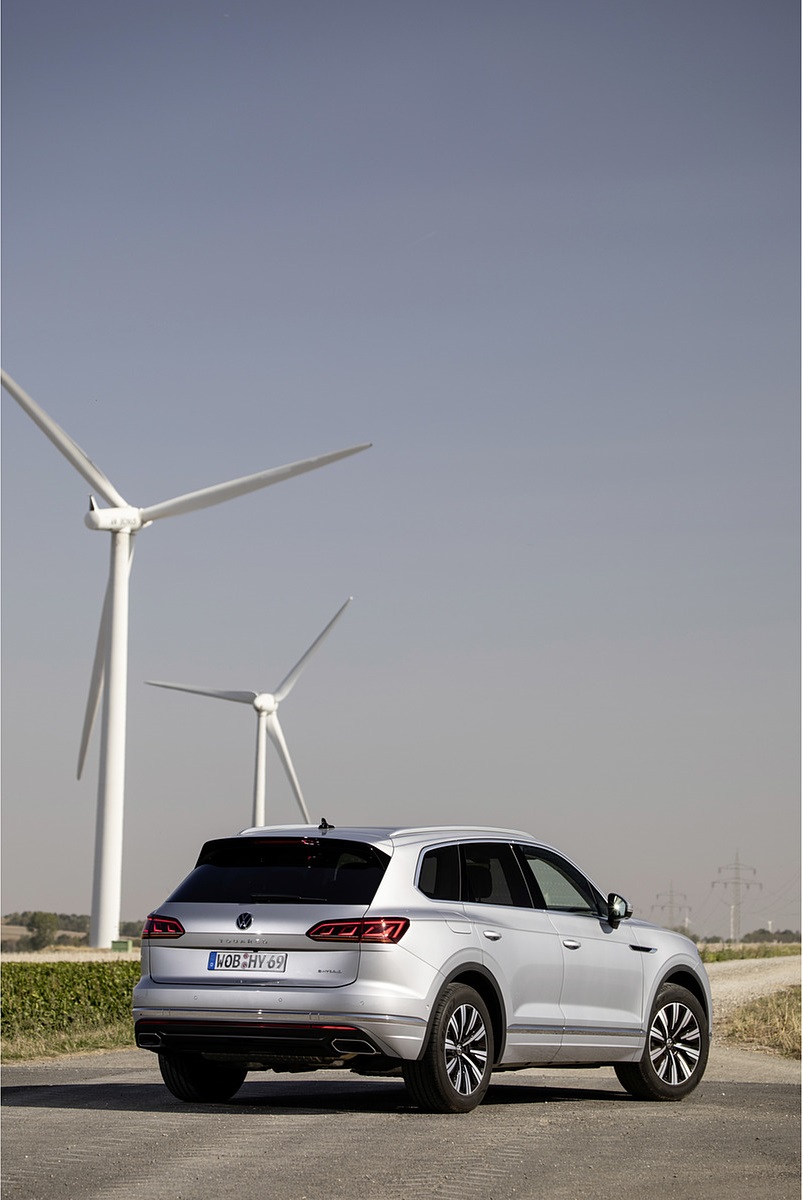 2021 Volkswagen Touareg eHybrid Rear Three-Quarter Wallpapers #18 of 31