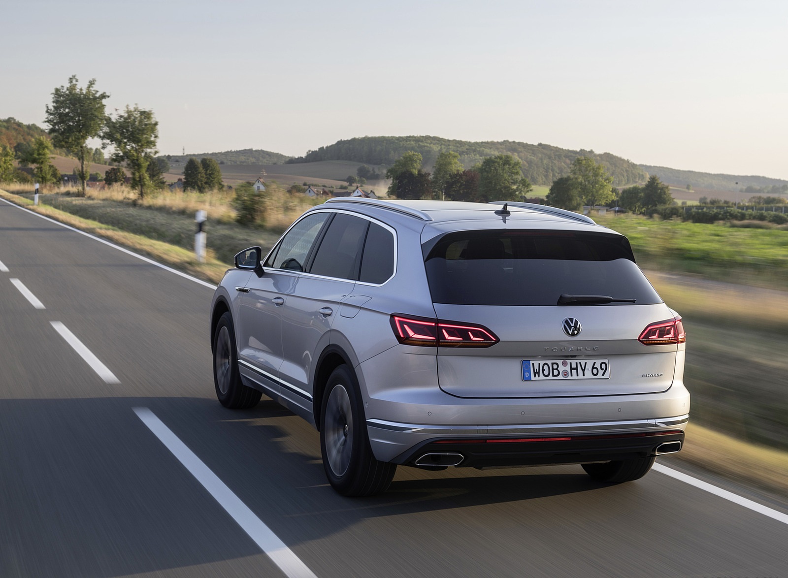 2021 Volkswagen Touareg eHybrid Rear Three-Quarter Wallpapers  (5)