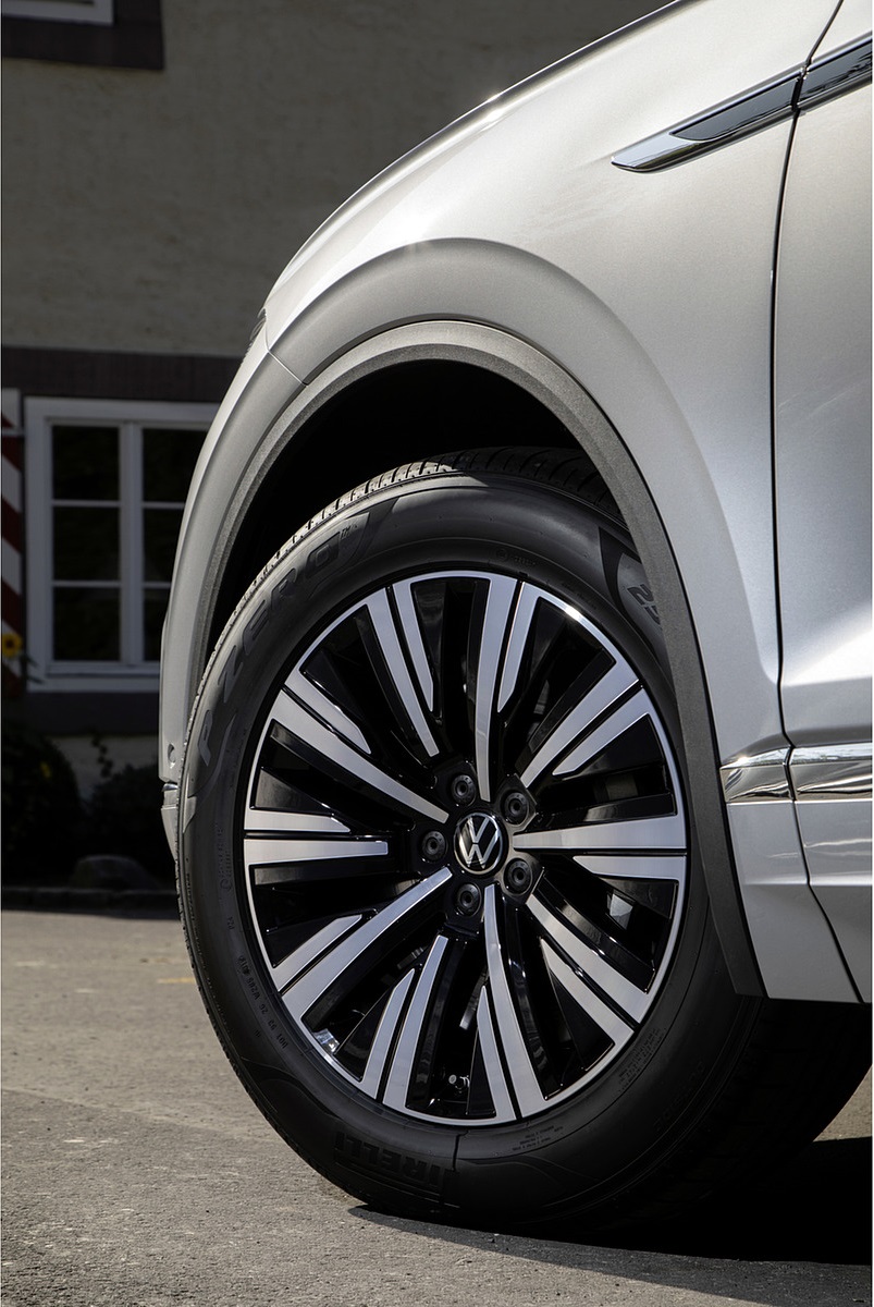2021 Volkswagen Touareg eHybrid Wheel Wallpapers #25 of 31