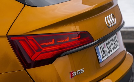 2021 Audi SQ5 Sportback TDI (Color: Dragon Orange) Tail Light Wallpapers 450x275 (20)