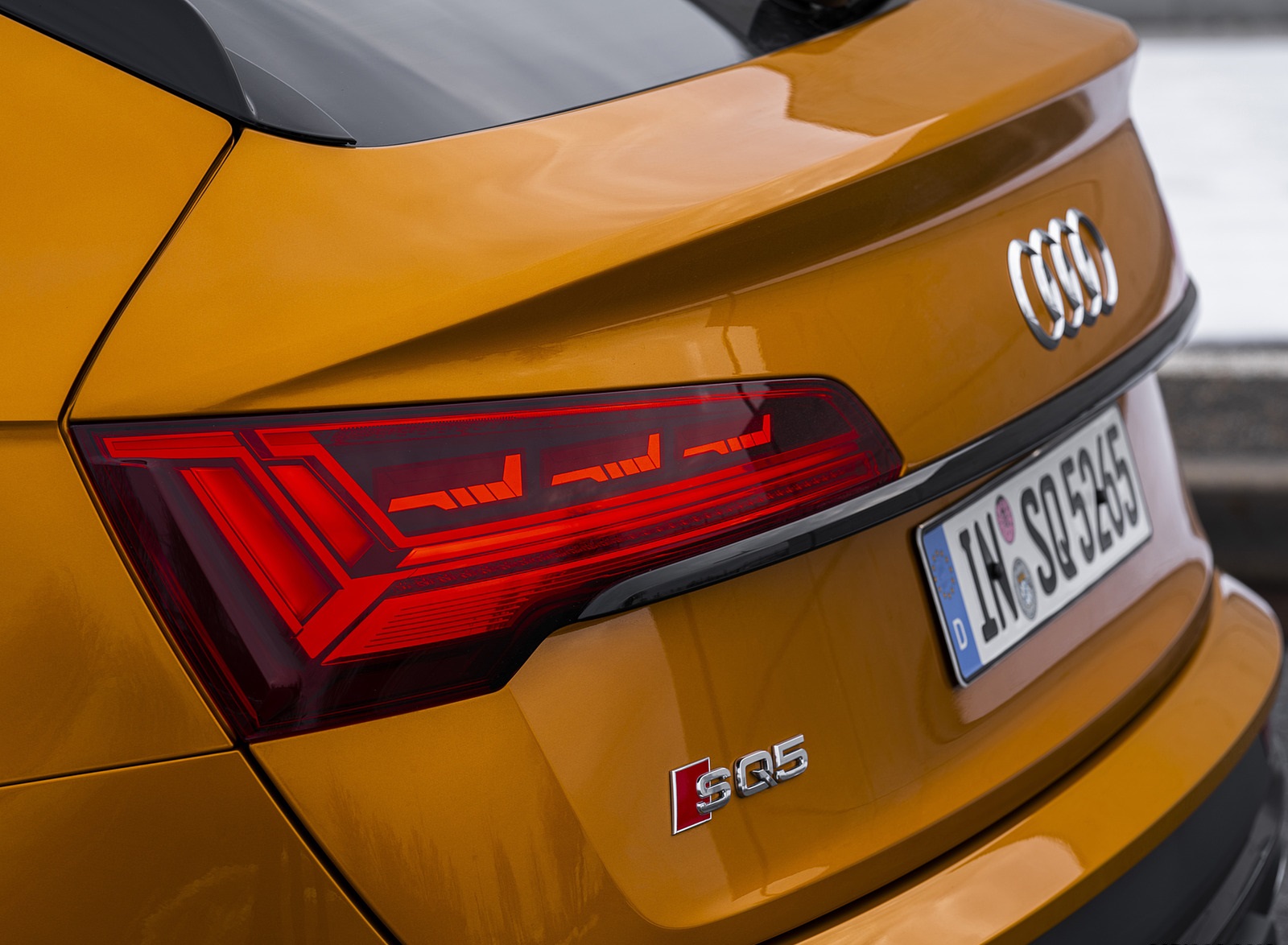 2021 Audi SQ5 Sportback TDI (Color: Dragon Orange) Tail Light Wallpapers #20 of 58